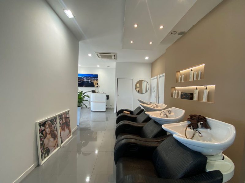 Espace shampoing du salon d'Antibes