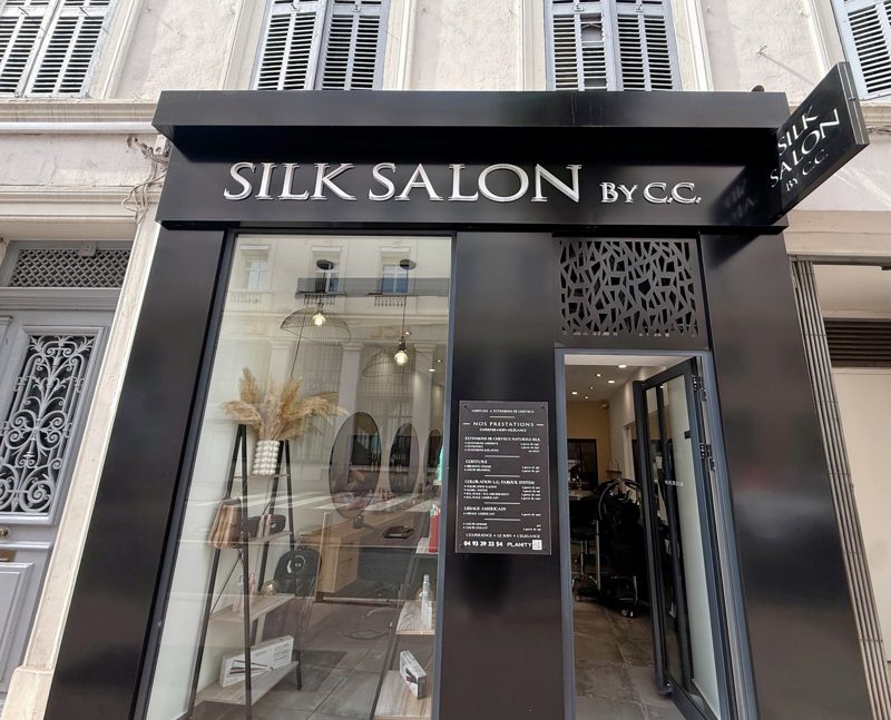 Devanture du Silk Salon de Cannes, rue Jean de Riouffe