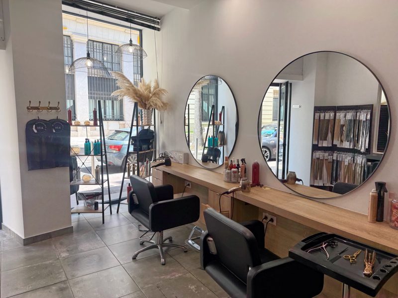 Postes de coiffage du salon de Cannes