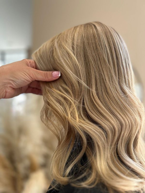 Blond lumineux ondulé